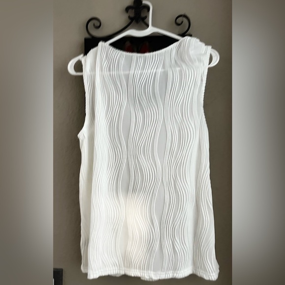White detail tank top - Picture 4 of 7